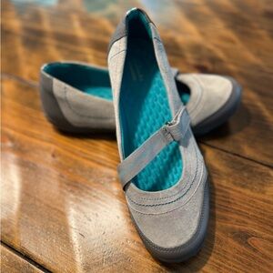 Clarks Gray Women's Flats with Teal Interior